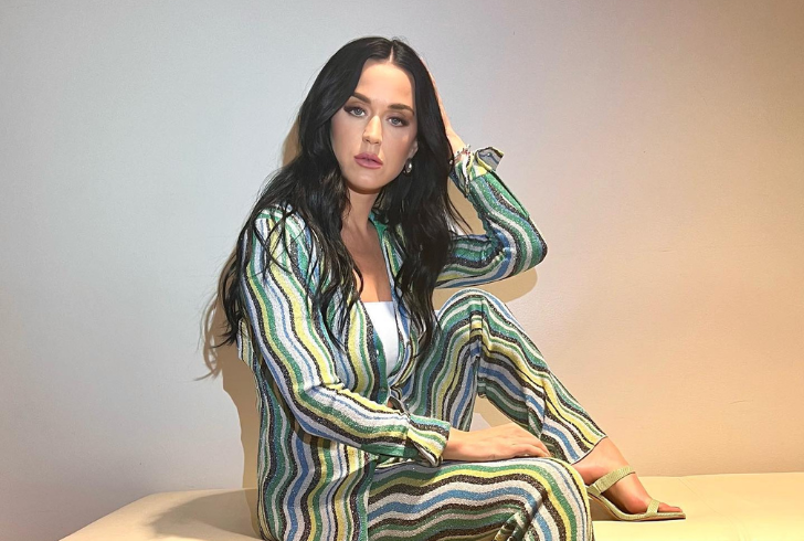 Katy Perry's Pregnancy | Clues Hinted by Fans